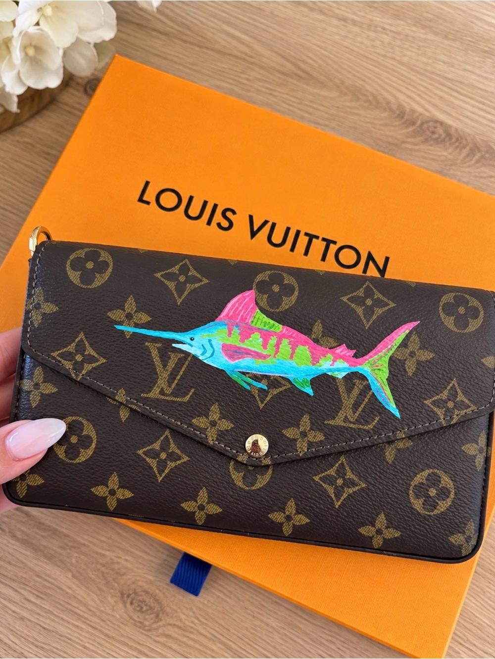 Hand painted Louis Vuitton Crossbody 🩷